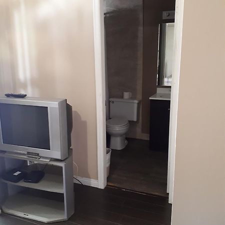 Travellers Rest Motel Салмон Арм Экстерьер фото