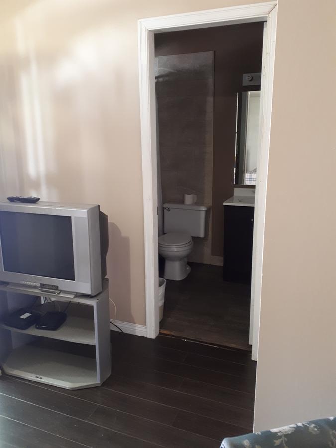 Travellers Rest Motel Салмон Арм Экстерьер фото