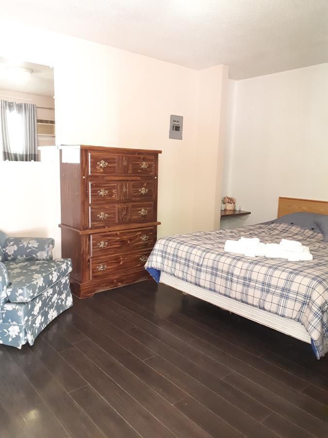 Travellers Rest Motel Салмон Арм Экстерьер фото