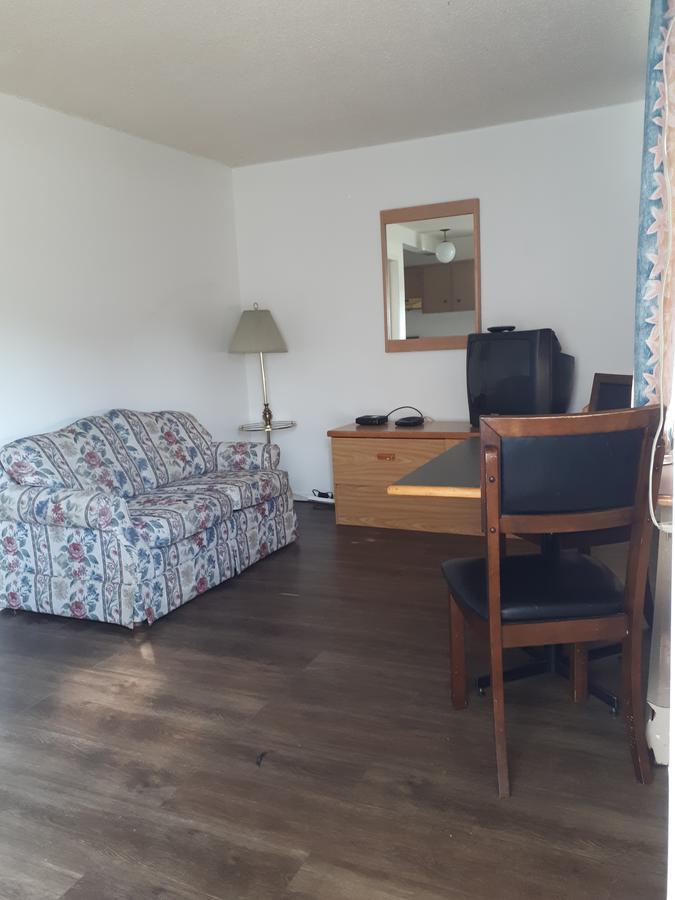 Travellers Rest Motel Салмон Арм Экстерьер фото